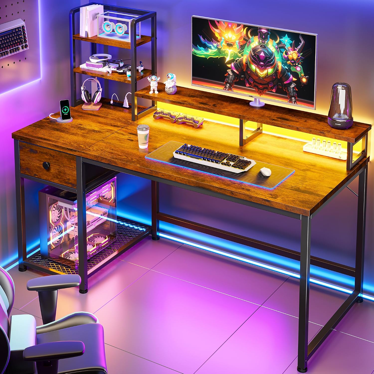 Desk Setup In Small Bedroom - Piccola scrivania per computer con ripiano