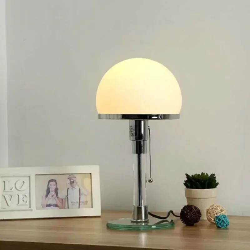 Lampada da Tavolo Bianca di De - Desk Setup White recensione e prezzo