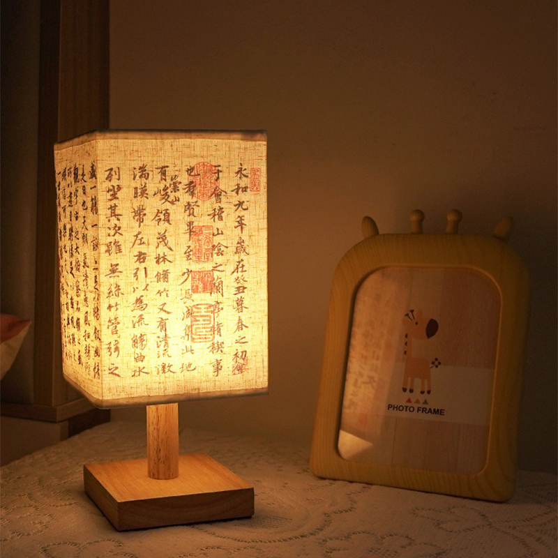 Lampade da tavolo con decorazi - Desk Setup White recensione e prezzo